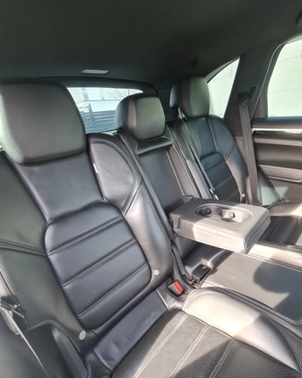 Porsche Cayenne cena 99900 przebieg: 350000, rok produkcji 2011 z Biecz małe 352